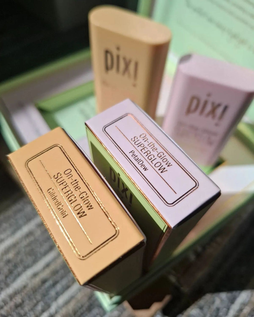 Pixi highlighter stick