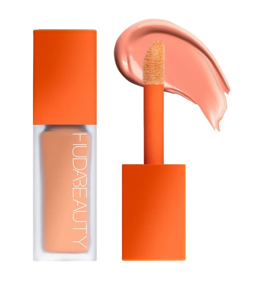 Huda beauty corrector